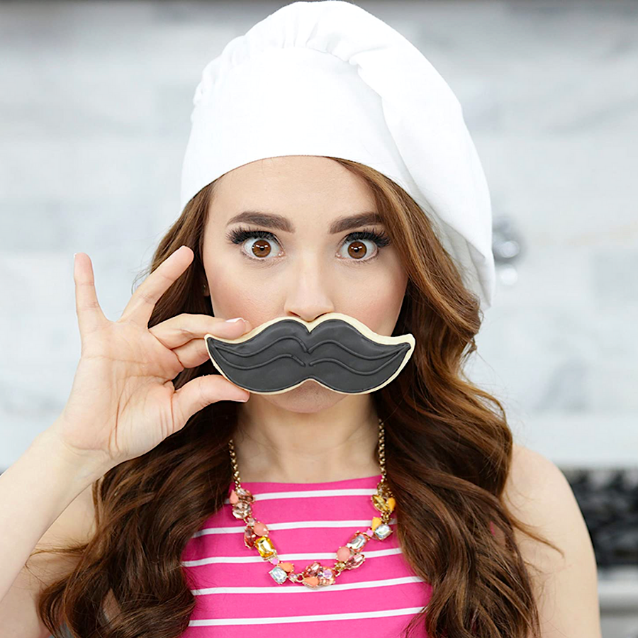 WILTON AUSTECHFORM AUS METALL "ROSANNA PANSINO" - MOUSTACHE